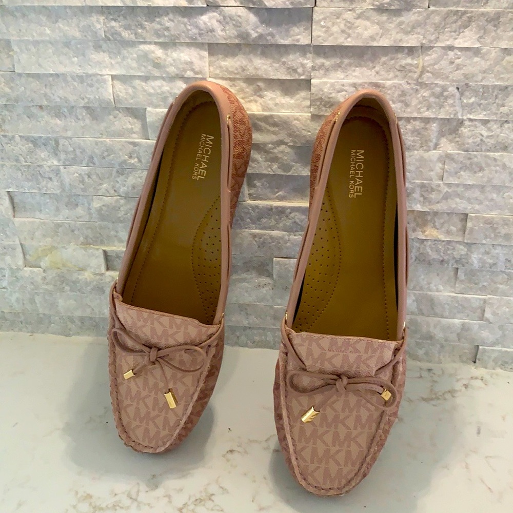 👠👠SOLD!!!👠👠NWOT - Michael Kors Flats!!!